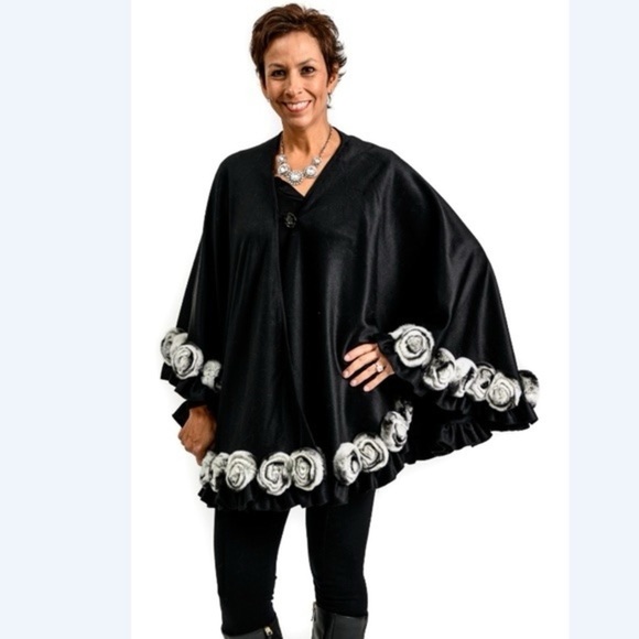 Black Cape Rex Rabbit Fur Rosettes No Sleeves One Size Elegant Roses - Picture 8 of 8